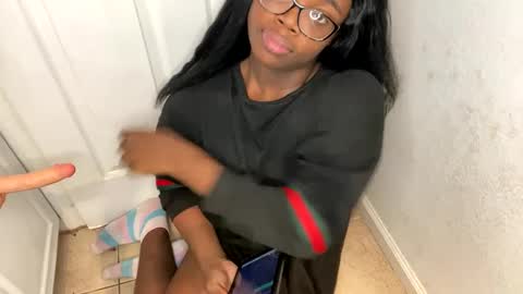 TransDomme Omi online show from October 1, 2025, 3:12 am