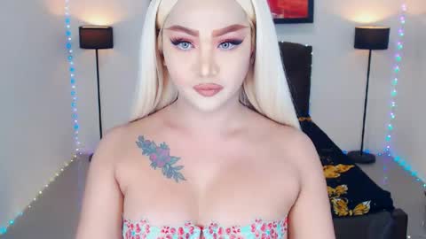Snapshot of transplayfullolivia chatting on July 17, 2026, 7:15 am KYLIE BELLA TS online show from July 17, 2026, 7:15 am