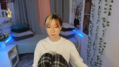 Nyuta Hartmann online show from January 14, 2025, 3:47 pm
