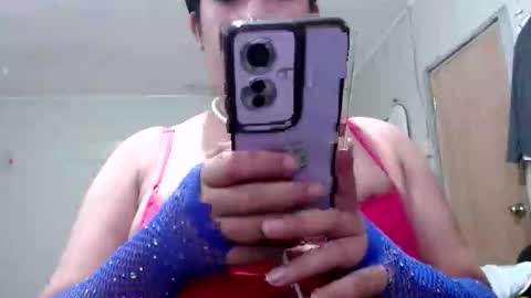 Snapshot of travelergirl chatting on May 31, 2026, 5:53 pm travelergirl online show from May 31, 2026, 5:53 pm