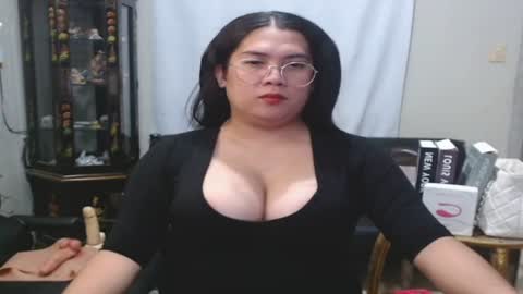 travelergirl online show from July 4, 2026, 9:10 pm