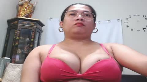 travelergirl online show from July 12, 2026, 10:45 pm