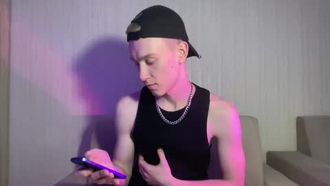 Travis online show from April 23, 2026, 9:19 am