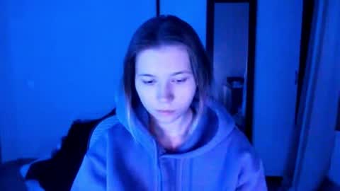 Lisa online show from November 23, 2025, 4:07 pm