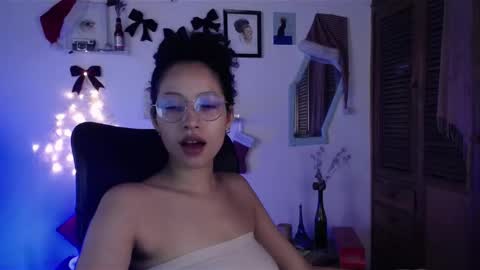 Snapshot of treasuresz chatting on December 26, 2024, 9:37 pm Emily online show from December 26, 2024, 9:37 pm