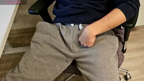 tree1989 online show from October 12, 2025, 5:56 pm