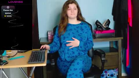 TreeJeanne online show from November 16, 2025, 2:17 am