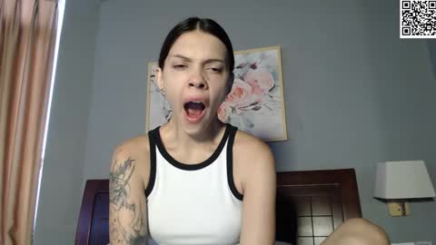 Snapshot of treezyny chatting on February 16, 2025, 1:36 am Sarah And Jon online show from February 16, 2025, 1:36 am