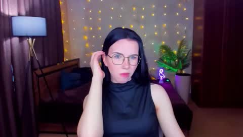 TriciaDaisy online show from April 21, 2026, 6:41 am