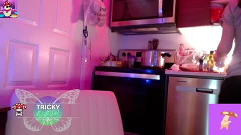 Snapshot of tricky_nymph chatting on October 2, 2025, 6:42 am Cassie online show from October 2, 2025, 6:42 am