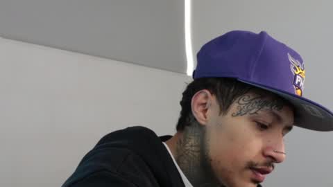 Snapshot of trieone chatting on December 4, 2024, 11:30 am - trieone online show from December 4, 2024, 11:30 am