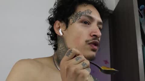 Snapshot of trieone chatting on October 22, 2025, 1:39 am - trieone online show from October 22, 2025, 1:39 am