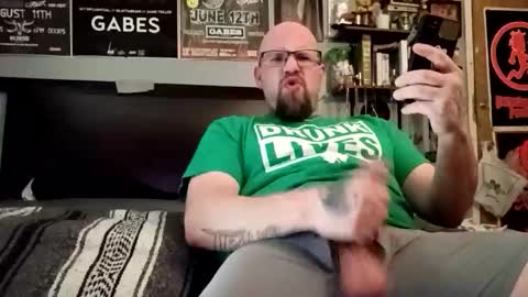 triller402 online show from March 18, 2026, 12:47 am