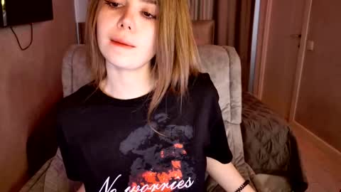 tripleprinces online show from September 28, 2025, 7:25 am