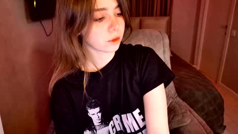 tripleprinces online show from November 18, 2025, 5:39 pm