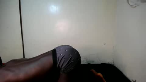 Snapshot of trisboo5 chatting on December 10, 2024, 10:37 pm Trisboo5 online show from December 10, 2024, 10:37 pm