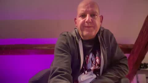 Snapshot of tritonspace chatting on September 22, 2025, 4:14 am Triton online show from September 22, 2025, 4:14 am