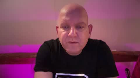 Snapshot of tritonspace chatting on September 28, 2025, 2:06 am Triton online show from September 28, 2025, 2:06 am