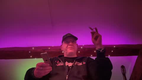 Triton online show from April 22, 2026, 10:33 pm