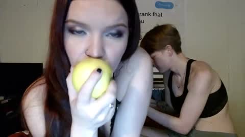 Snapshot of trixieloxs chatting on February 24, 2025, 2:40 am Trixie 3 online show from February 24, 2025, 2:40 am