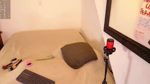 trixx_01 online show from November 13, 2025, 11:36 pm