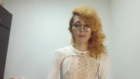 Snapshot of trixy_roses chatting on March 9, 2025, 9:25 pm Trixy Rose online show from March 9, 2025, 9:25 pm