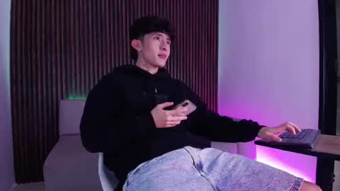 Snapshot of troy_rouge chatting on November 4, 2025, 7:24 pm Troy online show from November 4, 2025, 7:24 pm