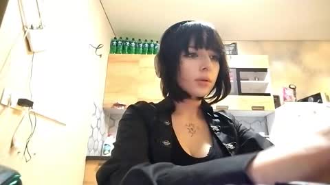 Snapshot of trudymersereau chatting on January 18, 2026, 12:09 pm Poly online show from January 18, 2026, 12:09 pm