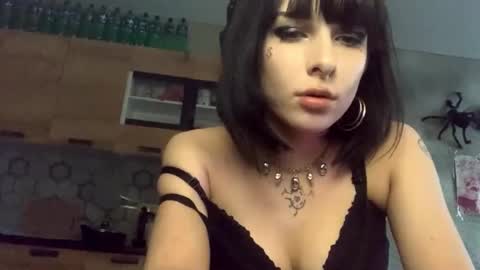 Snapshot of trudymersereau chatting on February 24, 2026, 1:53 pm Poly online show from February 24, 2026, 1:53 pm