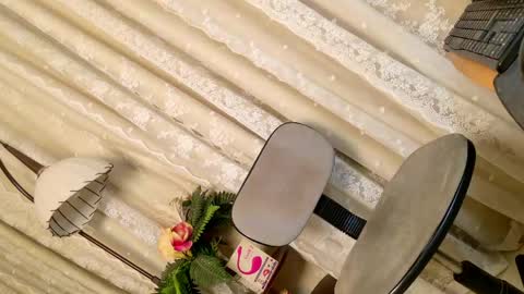 Chloe online show from April 12, 2026, 8:19 am