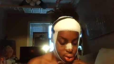 Amber White online show from December 14, 2025, 1:38 pm