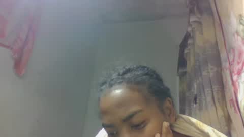 Snapshot of tsaralaza chatting on October 25, 2025, 2:35 pm tsaralaza online show from October 25, 2025, 2:35 pm