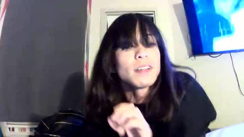tsvickyyvee online show from May 12, 2026, 6:43 am