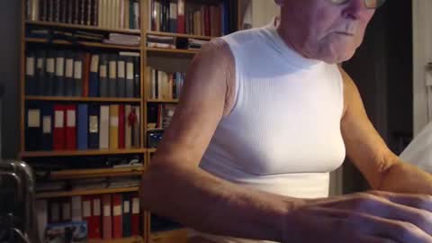 Snapshot of tubaist chatting on December 27, 2024, 3:37 pm FINN but call me NANNA online show from December 27, 2024, 3:37 pm