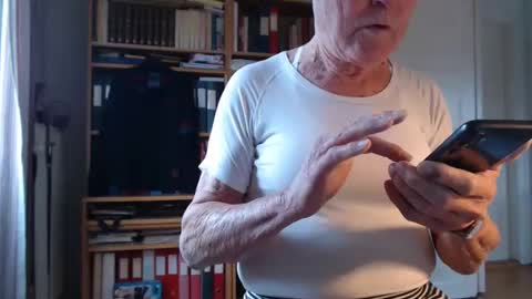 Snapshot of tubaist chatting on February 12, 2025, 8:59 am FINN but call me NANNA online show from February 12, 2025, 8:59 am