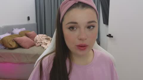 Snapshot of tutti_frutti_ chatting on February 19, 2025, 8:52 pm Ariana online show from February 19, 2025, 8:52 pm