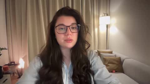 Snapshot of tutti_frutti_ chatting on May 25, 2026, 8:15 pm Ariana online show from May 25, 2026, 8:15 pm