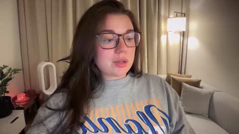 Snapshot of tutti_frutti_ chatting on July 2, 2026, 6:47 pm Ariana online show from July 2, 2026, 6:47 pm