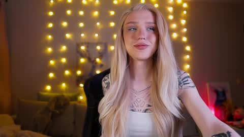Snapshot of twiinkie_pie chatting on February 1, 2025, 5:37 pm Maria 3 online show from February 1, 2025, 5:37 pm