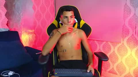 Snapshot of twink_davidx chatting on September 20, 2025, 7:37 pm Dani online show from September 20, 2025, 7:37 pm