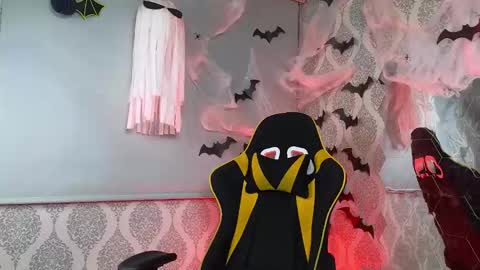 Snapshot of twink_davidx chatting on October 18, 2025, 7:36 pm Dani online show from October 18, 2025, 7:36 pm