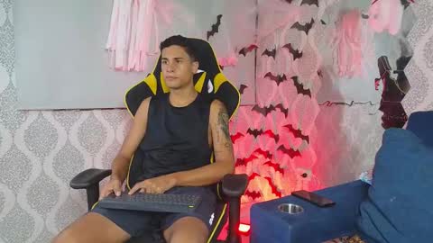 Snapshot of twink_davidx chatting on October 31, 2025, 7:26 pm Dani online show from October 31, 2025, 7:26 pm