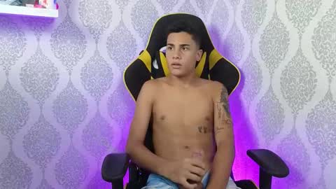 Snapshot of twink_davidx chatting on November 25, 2025, 7:58 pm Dani online show from November 25, 2025, 7:58 pm