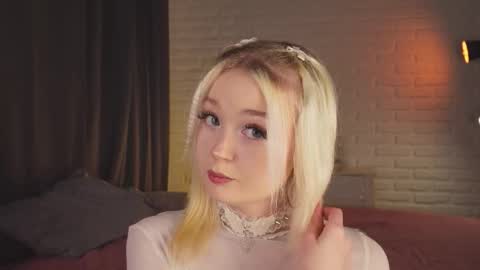 twinklefluff online show from October 16, 2025, 4:08 pm