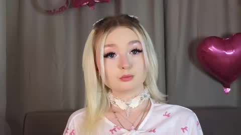 twinklefluff online show from December 3, 2025, 4:16 pm