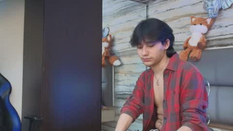 twinslovers_ online show from May 9, 2026, 3:34 am