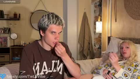 Molly and Nick online show from April 21, 2026, 1:42 am