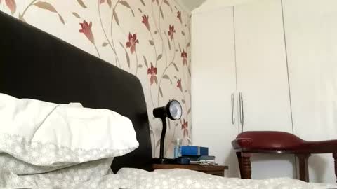 Snapshot of twoheaven chatting on April 7, 2026, 8:37 am Twoheaven online show from April 7, 2026, 8:37 am