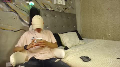 Snapshot of tyl3r_coop3r chatting on November 2, 2025, 3:20 am tyl3r_coop3r online show from November 2, 2025, 3:20 am