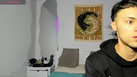 tyler_axel online show from April 13, 2026, 1:33 am